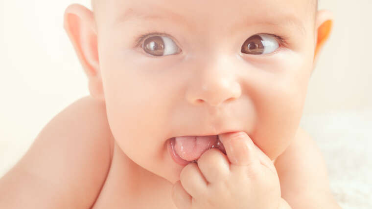 L’Importanza dei Primi Dentini nei Bambini: Una Guida Completa